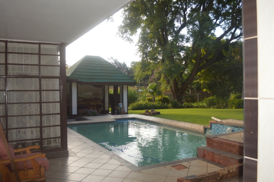 5 Bedroom Property for Sale in Wilkoppies North West